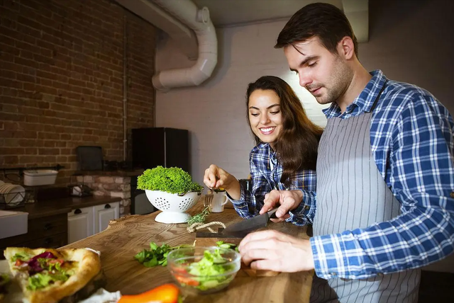 一月超过30次,36岁男子确诊胃癌晚期,妻子痛哭:早提醒他就不听