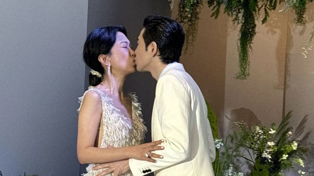 萧敬腾迎娶经纪人，晒千万钻戒求婚，百名嘉宾到场，周杰伦缺席