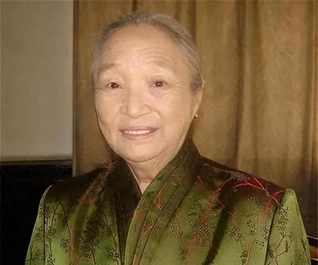 她是国家一级演员,因病去世千人含泪送别,23岁孙子更是国人骄