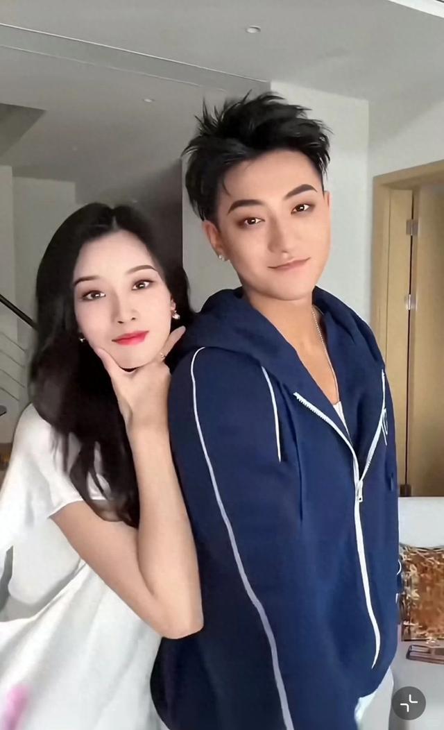 徐艺洋和黄子韬妈妈长得好像,恋情都多了几分“命中注定”的味儿