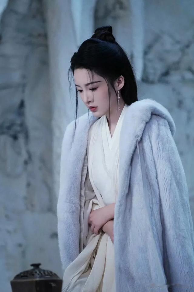 李沁,这是经历了什么,韵味十足,网友直呼:真是美出新高度!