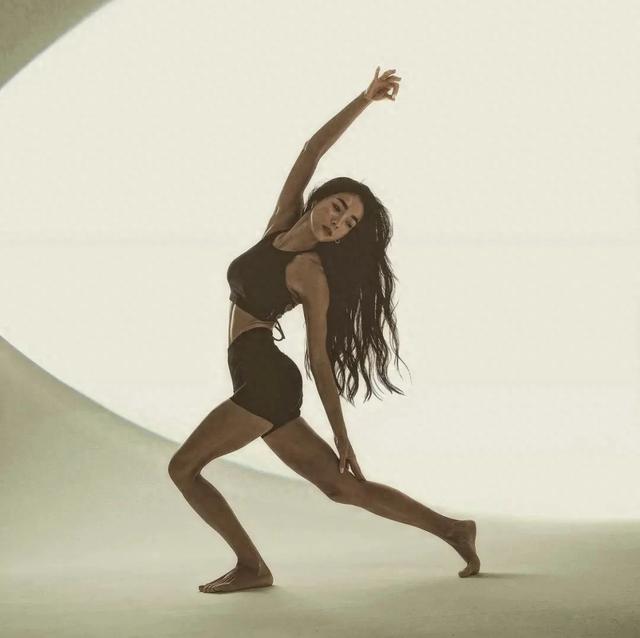 3个瑜伽体式，拉伸侧腰，塑造迷人性感“小蛮腰”！