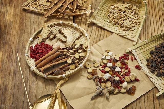 口腔溃疡反复不愈？教你一个清火很厉害的方子，拔除火毒！