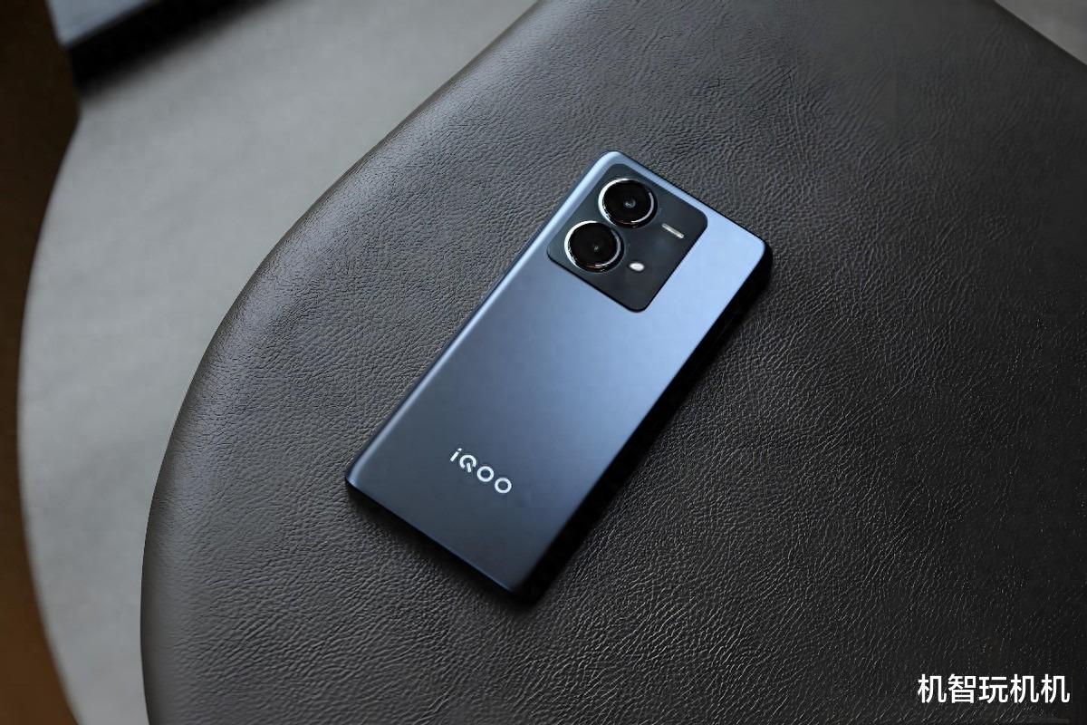 999拿下LCD屏顶配续航王手机!六千大电池+防水防尘+低功耗神U!