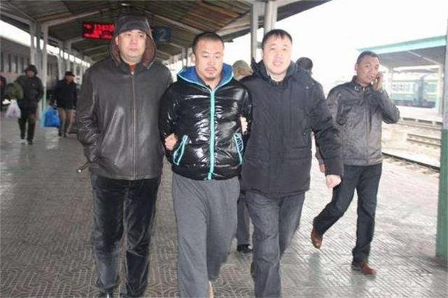 他在《还珠格格》中演技太好,警察追剧认出,原来是在逃13年罪犯