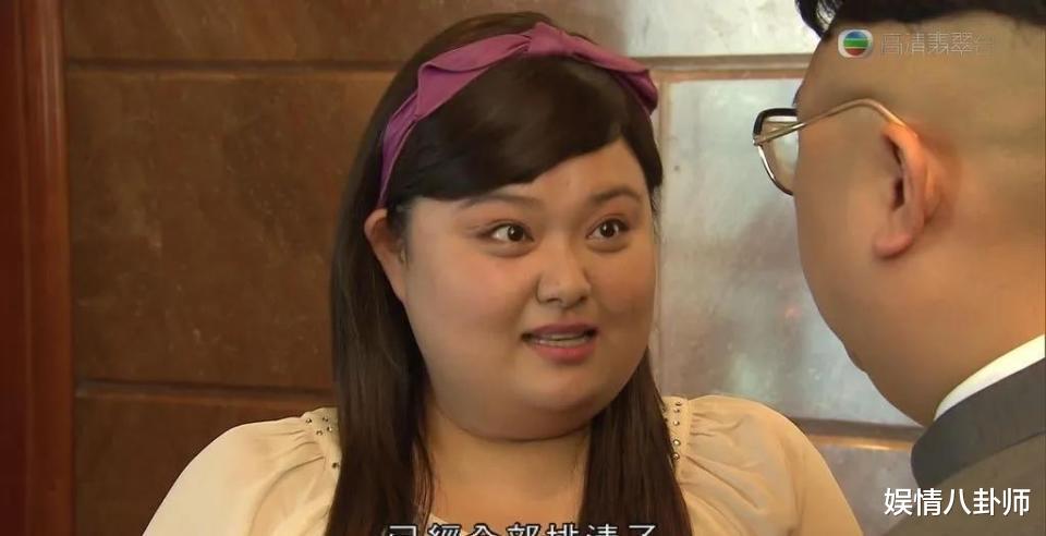 港版“贾玲”陈嘉佳暴瘦142斤，比贾玲还强悍，素颜照曝出却令人忧心