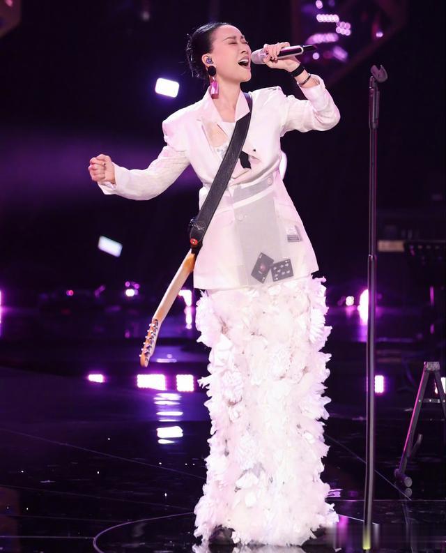 那英|那英56岁拿下歌王！歌手之旅看到了一个打碎又重塑自己的那英