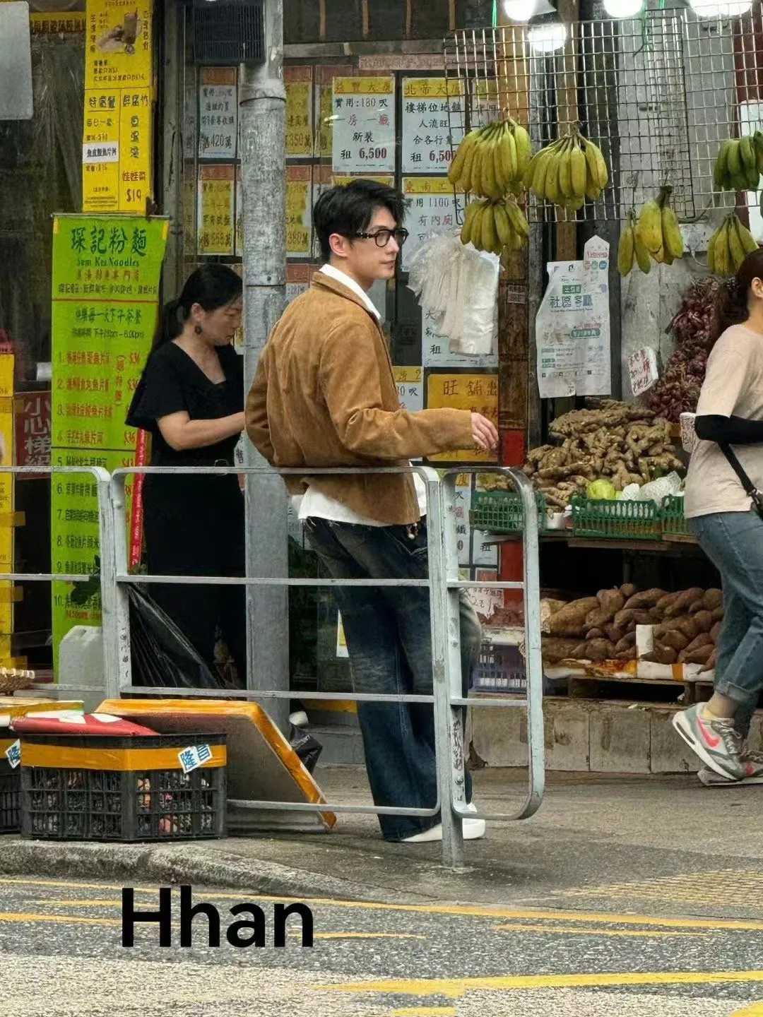 杨洋新剧《凡人修仙传》上架无期,低调访港人气依旧