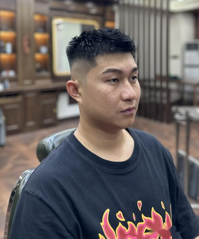 夏季男生“短发”怎么剪才帅气?试试这3款,清爽干净又好看!