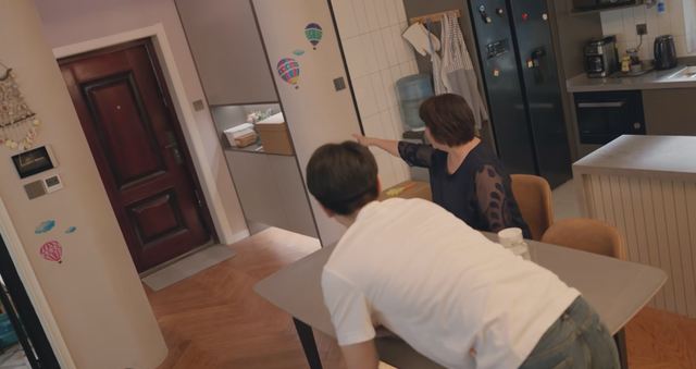 怪不得会遭网友举报要求广电下架,陈晓《小日子》确实癫得太离谱