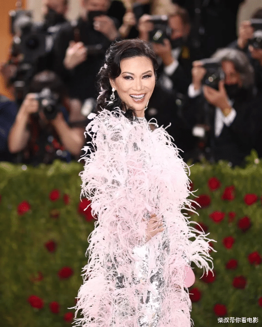 从顶级富豪到害怕年老色衰，医美整型失败的邓文迪，如今像极了外星人！