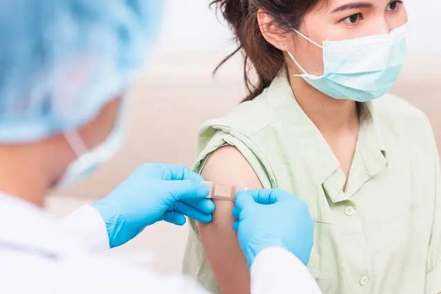 牙齿是癌症的“显示器”？医生劝告：牙齿若有3个表现，赶紧就诊