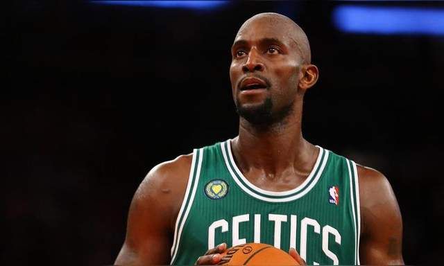 美媒评选90年代NBA最强10位大前锋，邓肯只排第五，马龙第一