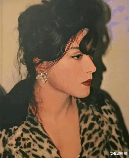 别以为塞俩馒头就叫男扮女装，这5位男星的反串，才对得起观众