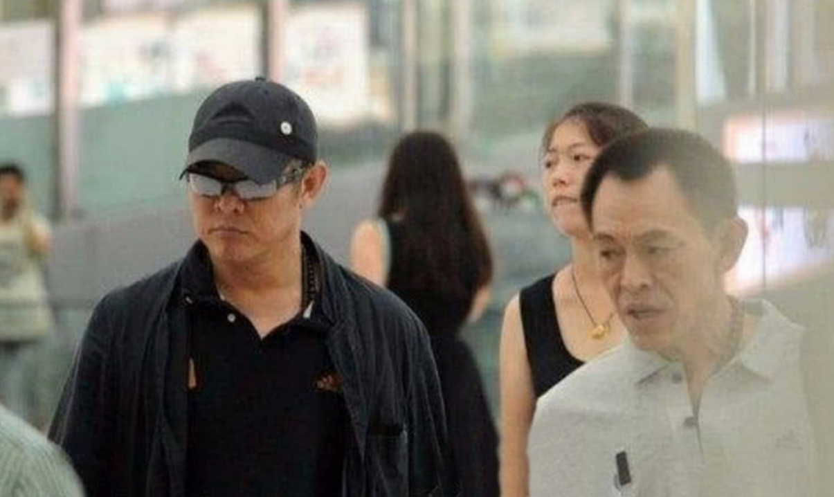 李连杰二哥李连利:弟弟给大哥120万年薪,他却住农村死于喉癌