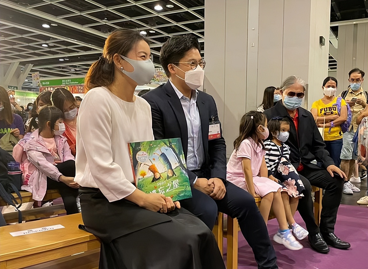 郭晶晶一拖三佛诞节游深圳,老大老三像爸,老二隔代遗传似朱玲玲