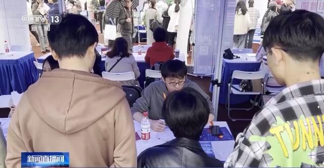 2024年高校毕业生“春招”哪些岗位受欢迎？去招聘现场看看→