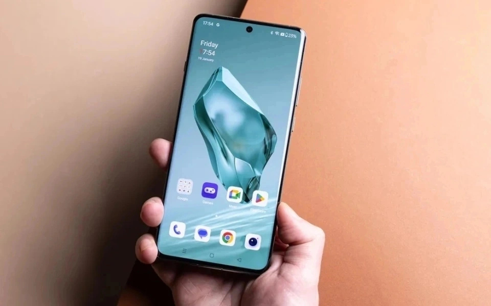 驍龍8Gen3旗艦加速退場，24GB+1TB+2K屏，突然變得更香了