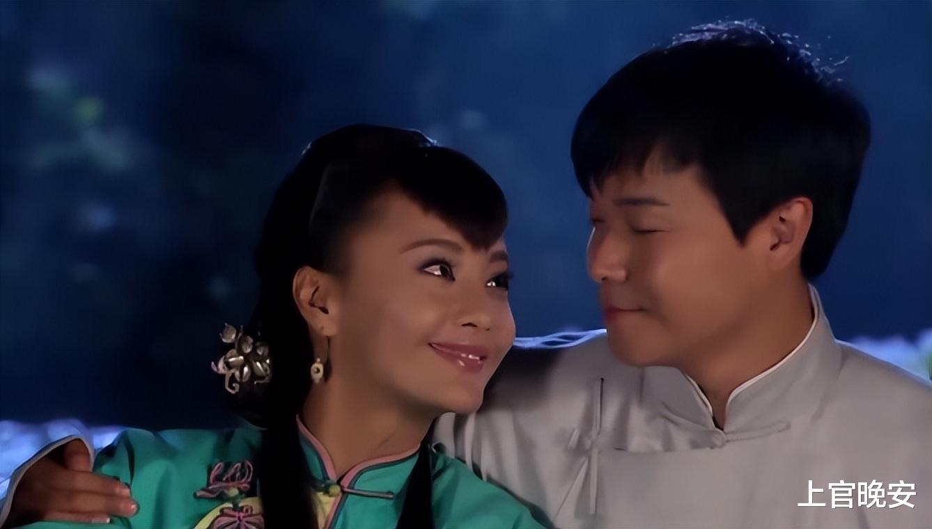 信念感真强!戏外都闹翻了,戏里还得扮夫妻,演出深情款款的样子