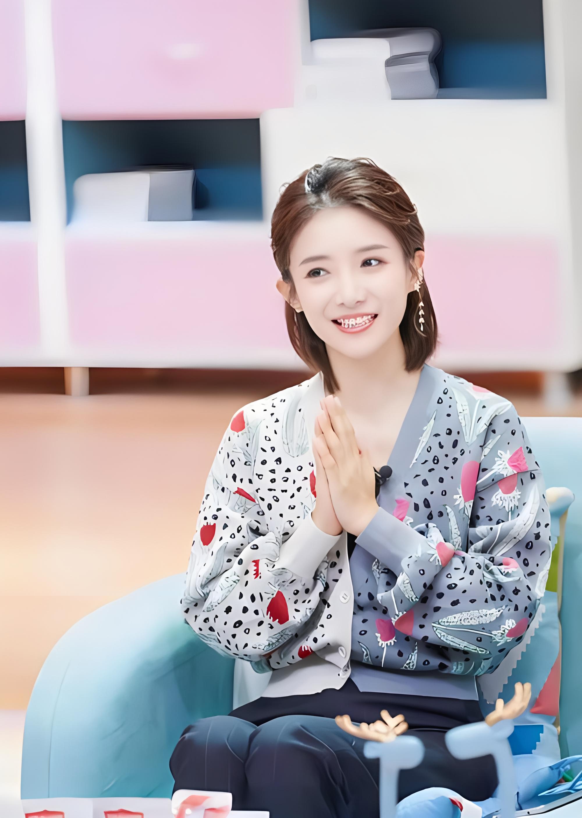 她气质不输董卿，曾是央视主持人大赛冠军，却拒绝入职央视，如今怎样了？