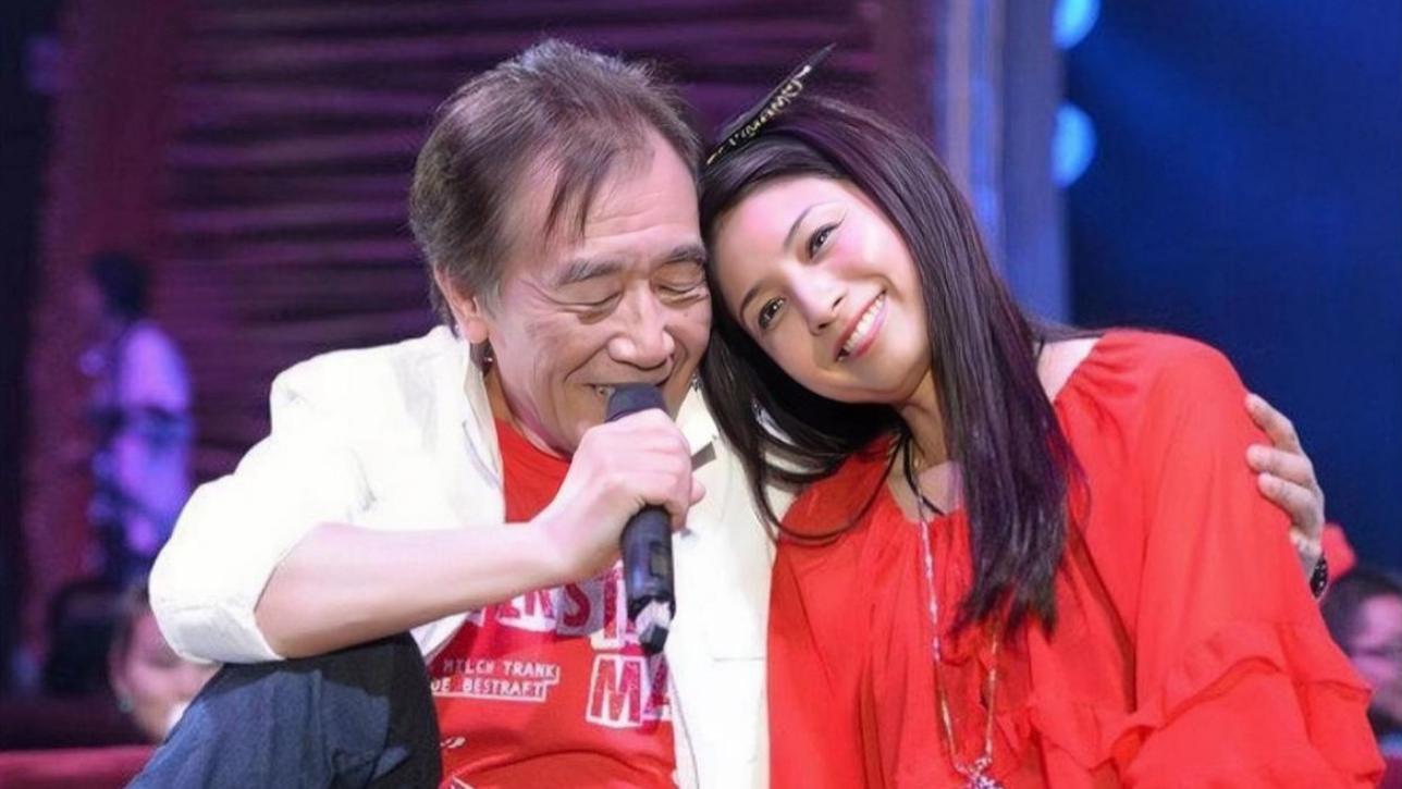 ?82岁张帝现状：白发老态，儿子上高中，小33岁妻子仍风韵犹存