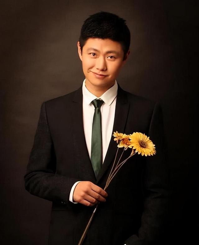 赵荀因拍戏从三楼坠落, 抢救了整整72小时, 到如今出行还要坐轮椅