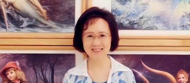 皇冠首次回击晒出版日本书籍，反转！从未喊琼瑶妈，没拿她一分钱