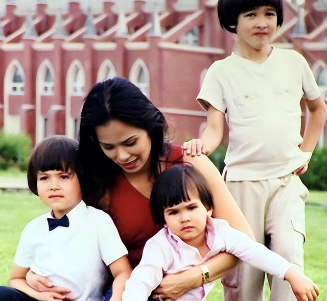 61岁韦唯现状：住纽约豪宅，长得像30多岁，家暴老公已去世……