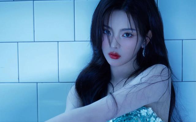 杨超越：从偶像到全能艺人，帅气蜕变引领风尚