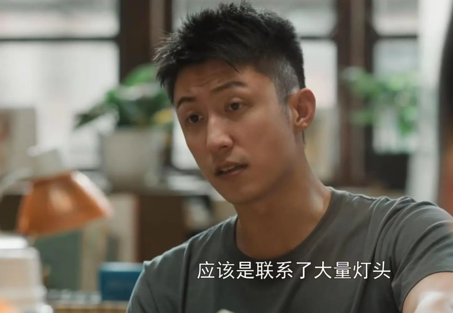 《雪迷宫》:直到秦义逃跑被灭口,郑北才知,卧底可能就在身边