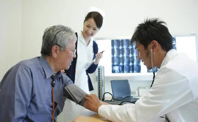 58岁大叔尿酸高,半年后体检确诊肾衰竭,医生:这三个坏习惯害的