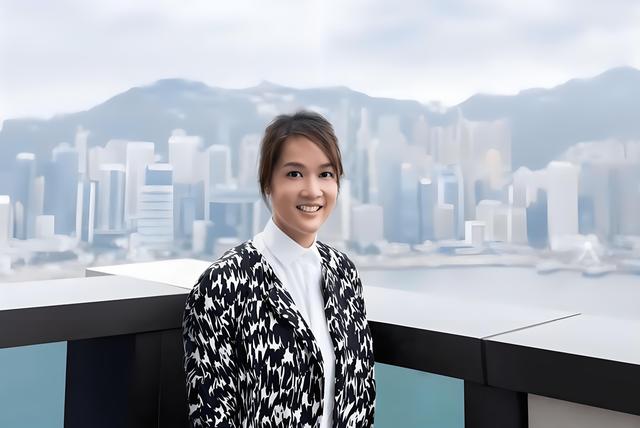 她才是顶级名媛,哥哥千亿富豪,丈夫百亿富豪,爷爷创立了周大福