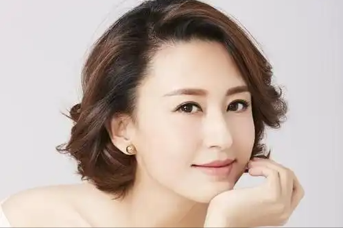 曝央视美女主持张蕾已离职,发伤感文案后,独自前往西藏旅游散心