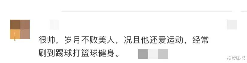 李易峰近照曝光,和友人踢足球,留中分发型露出大脑门,变丑了