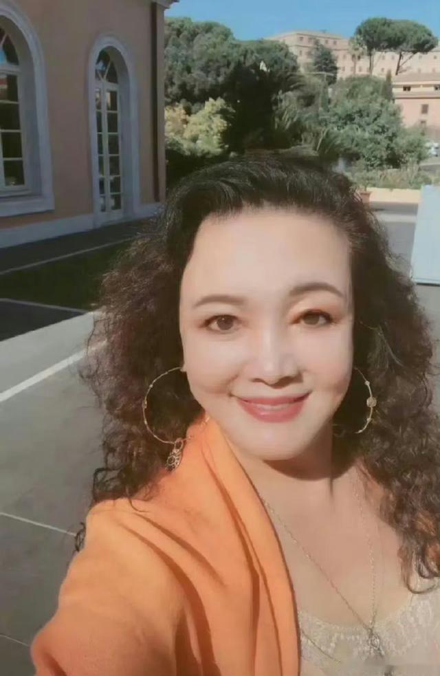 张兰怒斥大S出轨：娱乐圈再掀惊天大瓜！