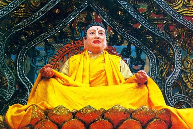 自从演过“如来佛祖”后,他身上就“怪事”不断,甚至惊动外交部