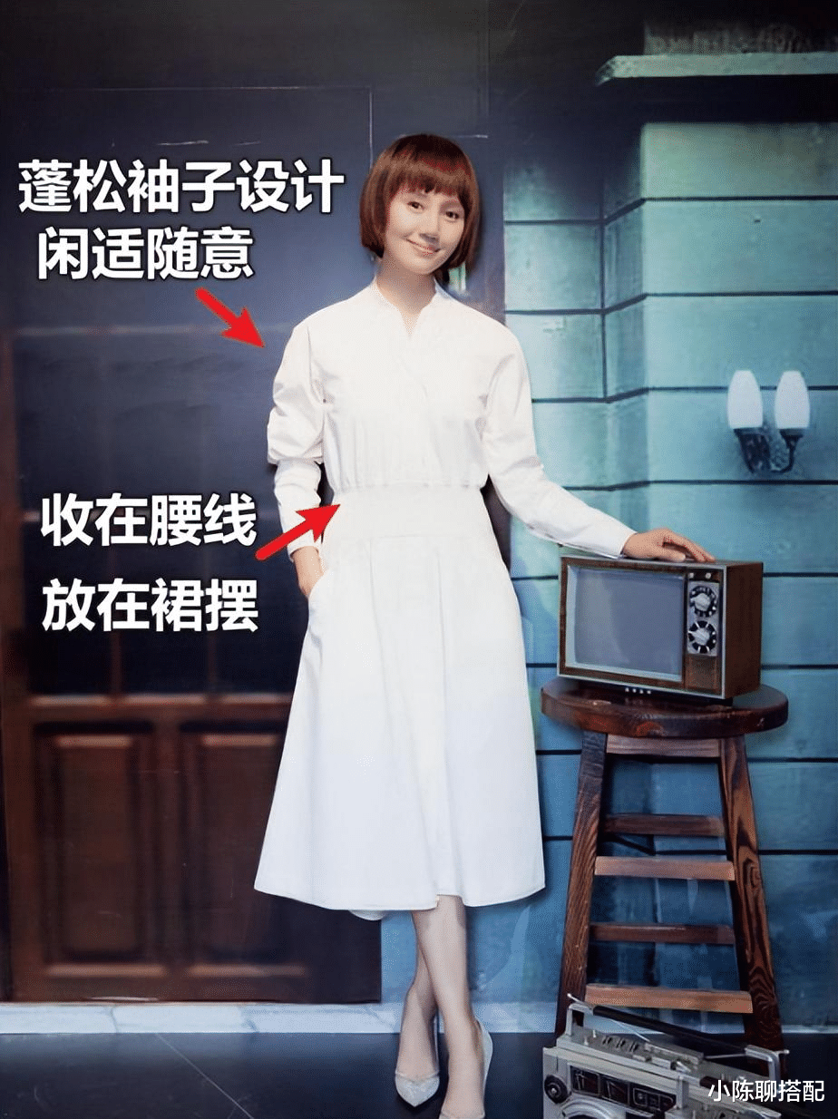 47岁袁泉亲身示范:女人上了年纪,衣要长、发要短,美得优雅得体