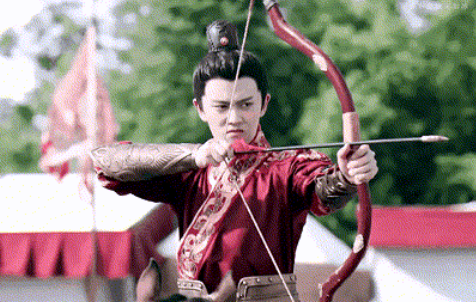 抱不起女星、拉不开弓、硅胶假身材,圈里男演员到底有多虚?