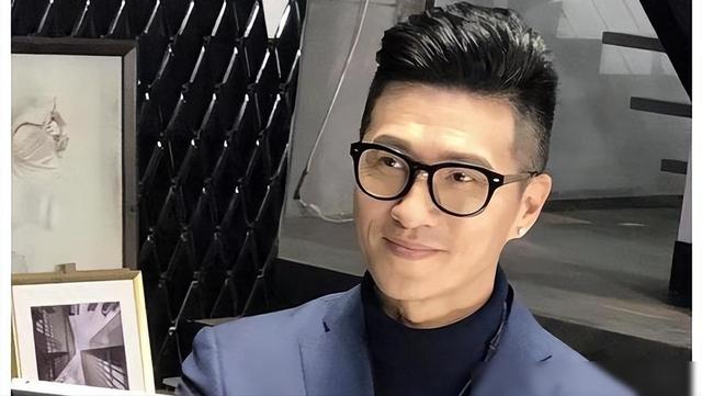 香港知名男星旧病复发，坐骨神经痛到无法走路，需要用助行架