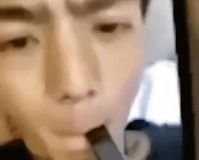 4年前一夜爆火的丁真, 不进娱乐圈转投入家乡, 如今他后悔吗