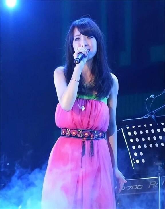 闹大了！云朵账号脱粉12万，湖北演唱会遭抵制, 洋河酒意外躺枪