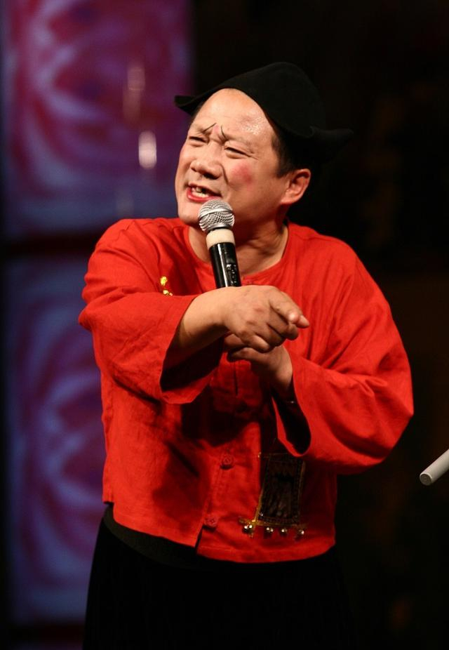 三婚“谢广坤”老来得子,数百位明星赴宴祝福,娇妻现身引人震惊