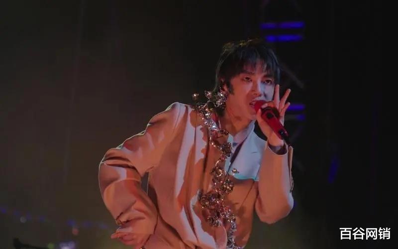 为何华晨宇歌曲很少人会唱，但他的影响力却处于乐坛巅峰？