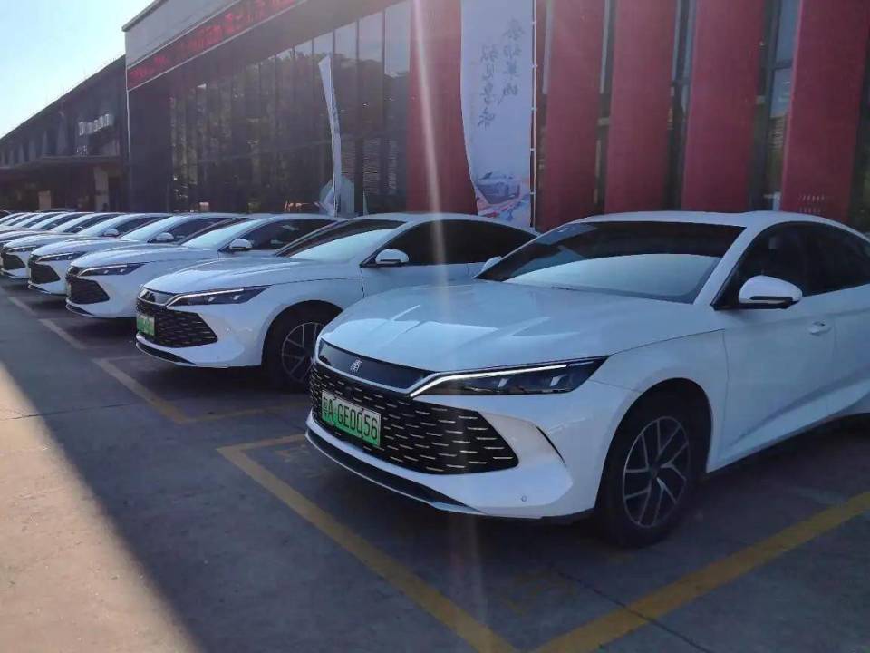 ?比亚迪“放大招”！搭载天神之眼智驾，续航超1500km，现款仅售9万多