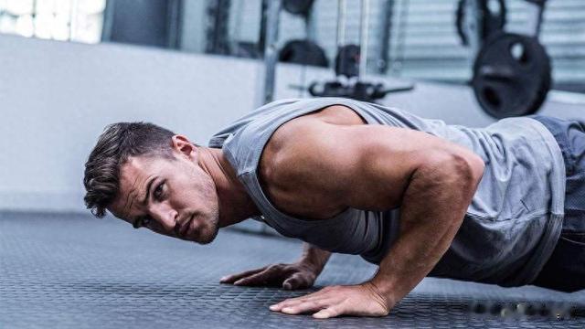 三十个俯卧撑！见证你健身力量的水平