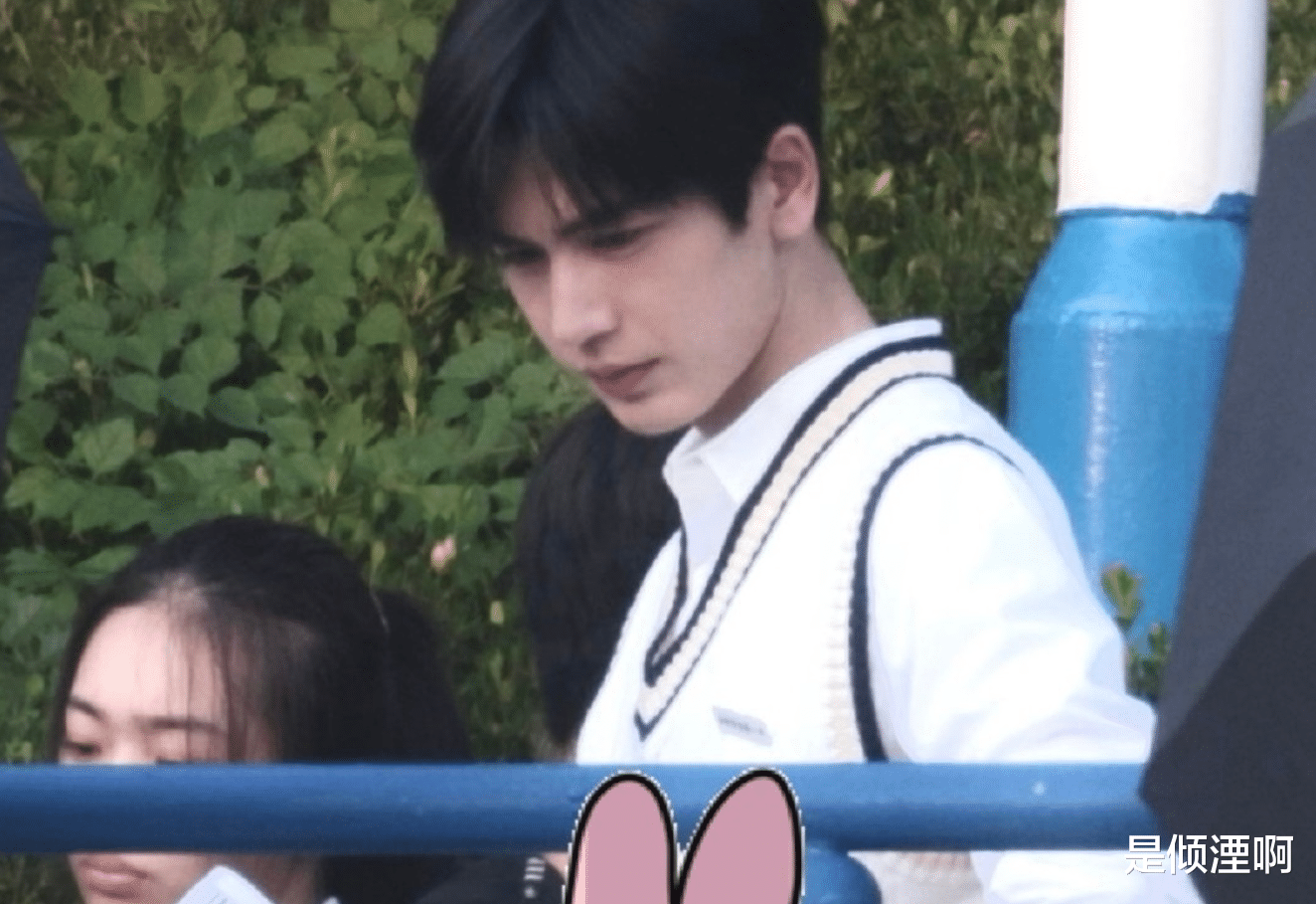 赵今麦《樱桃琥珀》生图曝光！学生装元气满满，男主漫画感十足！