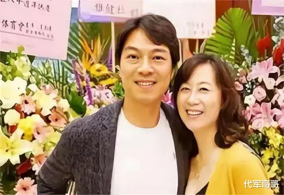 她30岁走红,低调嫁给乒乓王子,如今在《玫瑰的故事》中演美丽妈妈