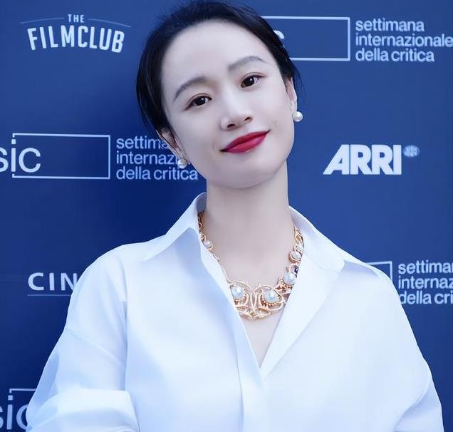 李梦的“消失”,其实是娱乐圈的“幸运”,是时候该再火一把了!