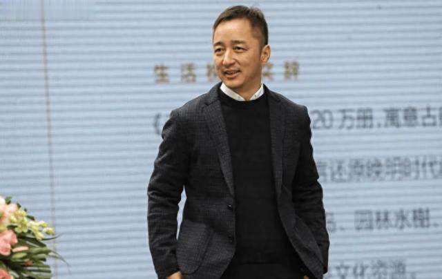 央视“最多情”的女主持：游走在2名已婚男之间，现在的她怎样了