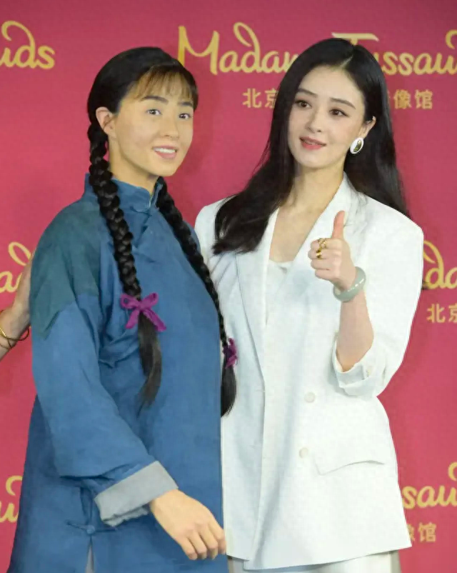 蒋欣出席蜡像揭幕仪式,被丑到无语尬笑,却强调和她“一模一样”